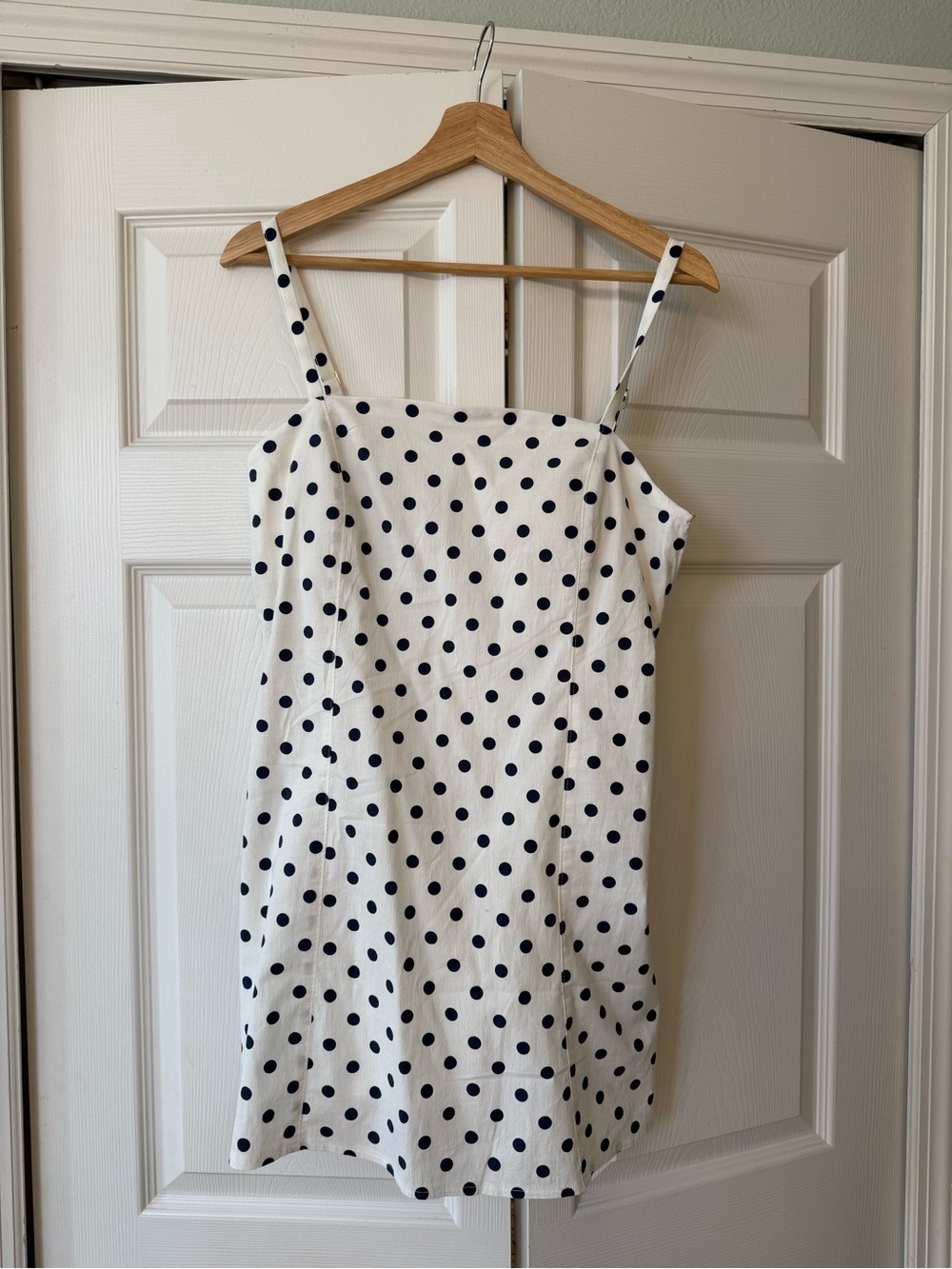 Abercrombie and Fitch white dress with blue polka dots NWOT - Picture 2 of 5